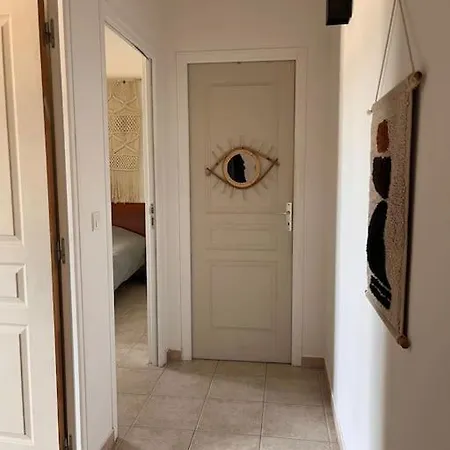 2 Chambres, Mezzanine Et Piscine Apartmán *