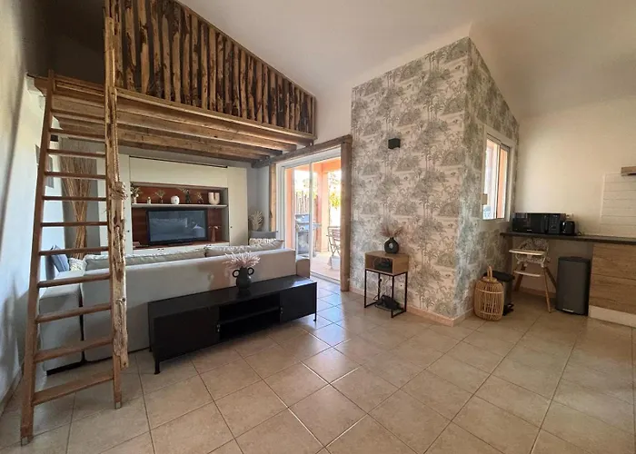 2 Chambres, Mezzanine Et Piscine Lägenhet